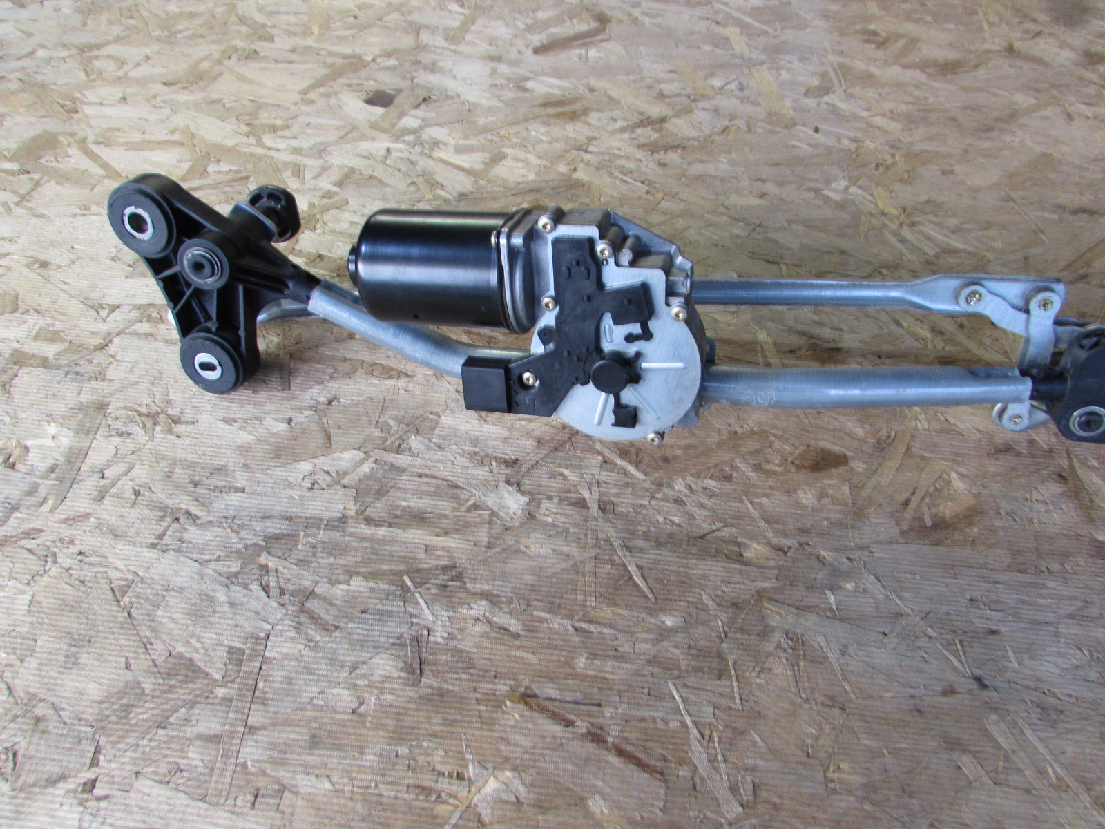 BMW Windshield Wiper Motor and Transmission 61617131164 E60 525i 528i